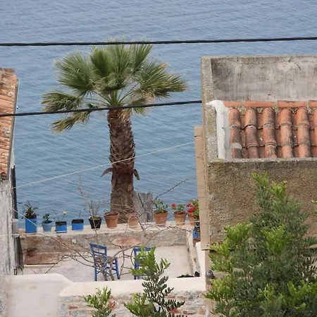 Sophia - Sea Front Apartman Liménion